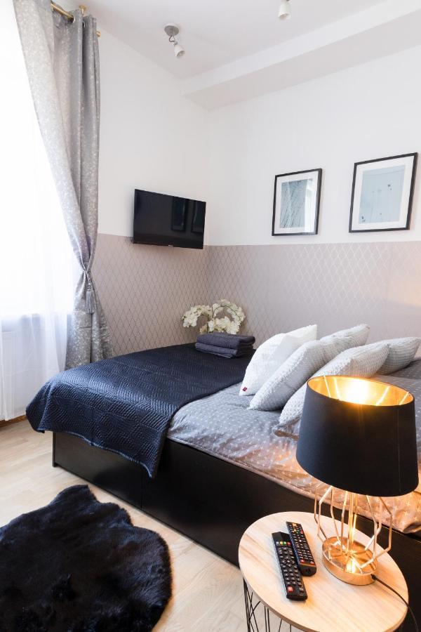 Clicktheflat Szkolna Palace Of Culture Apart Rooms 바르샤바 외부 사진