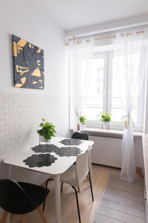 Clicktheflat Szkolna Palace Of Culture Apart Rooms 바르샤바 외부 사진